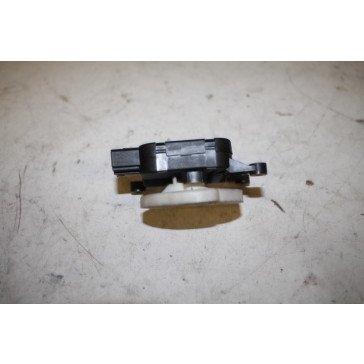 Stelmotor voetruimteklep Audi A4, S4, RS4 Bj 01-08
