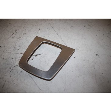 05109245 - 8E0864261AT25W - Onderstuk bevestigingsframe voor beschermkap alu-zilver Audi A4, S4 Bj 05-08