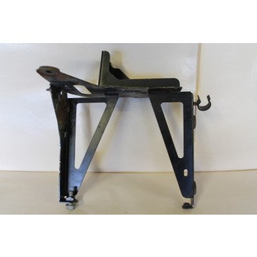 Houder extra waterpomp links Audi S6 Bj 05-11