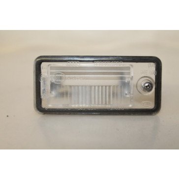 Kentekenplaatverlichtingkapje rechts div. Audi modellen Bj 01-heden