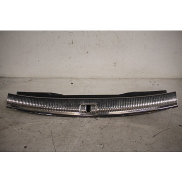 Bekleding afsluitplaat achter Alu/zwart Audi Q5, SQ5 Bj 09-17