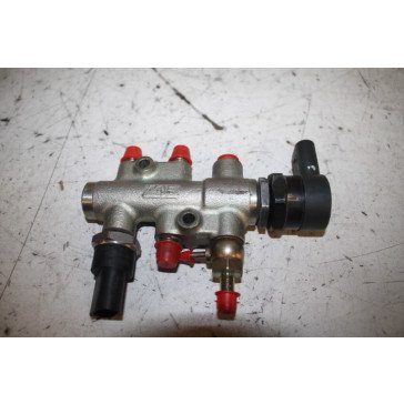 Brandstofverdeler 4.0 V8 TDI Audi A8 Bj 03-07