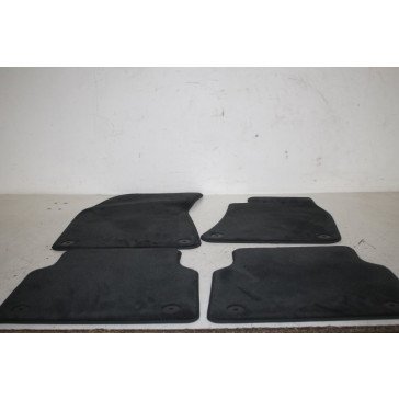 1 set vloermatten voor+achter zwart ENGELS Audi A8, S8 Bj 14-17