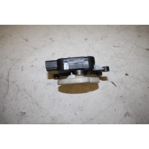 Stelmotor voetruimteklep Audi A4, S4, RS4 Bj 01-08