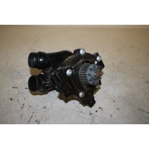 Thermostaat met waterpomp 2.0 TFSI benz. div. Audi modellen Bj 07-17