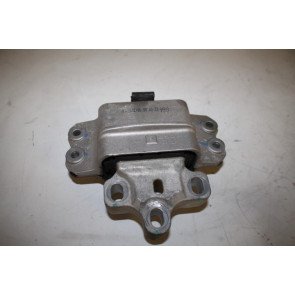 Versnellingsbaksteun links 1.8/2.0 TFSI benz. Audi A3 Bj 04-13