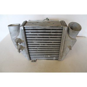 0553733 - 078145805J - Laadluchtkoeler links 2.7 biturbo V6 benz. Audi RS4 Bj 00-02
