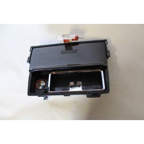 0554624 - 4D0857951B - Asbak met huis Audi A8, S8 Bj 94-99