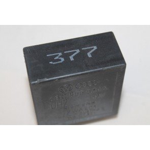 0557488 - 4B0955531A - Relais voor wis-was intervalautomaat Audi A4, S4 Bj 98-99